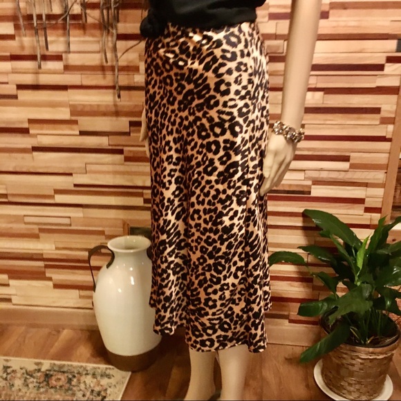 sale SATIN SKIRT LEOPARD PRINT MIDI SKIRT - Picture 4 of 8